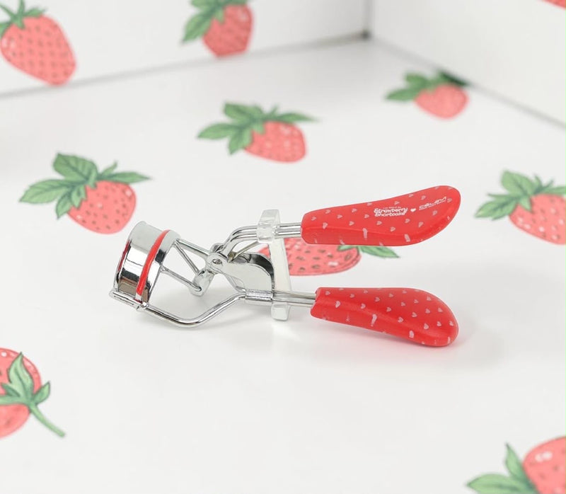 Load image into Gallery viewer, Eyes-Celavi Strawberry Shortcake Red Eyelash Curler SS45951 ($2.50 each, 6pc bundle)
